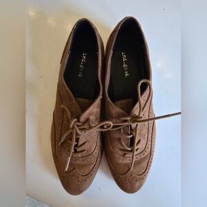 Indigo Rd. Brown faux suede Oxfords. Size 9.5